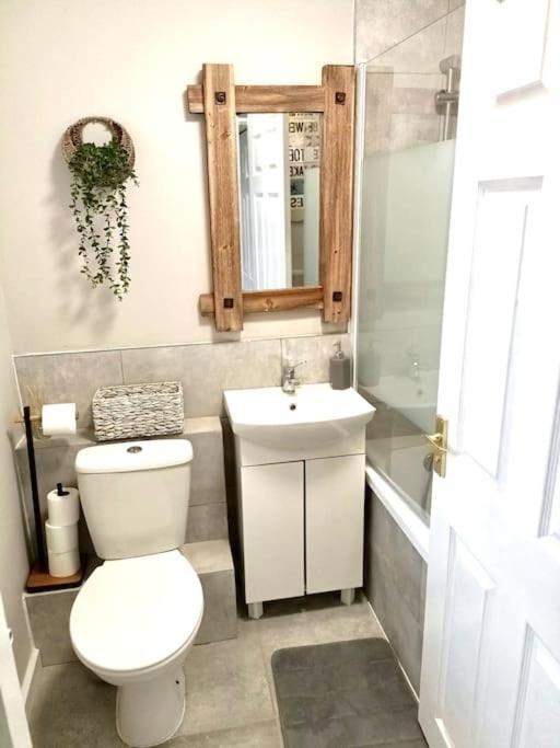 Rosa House Villa Дарлингтън Екстериор снимка