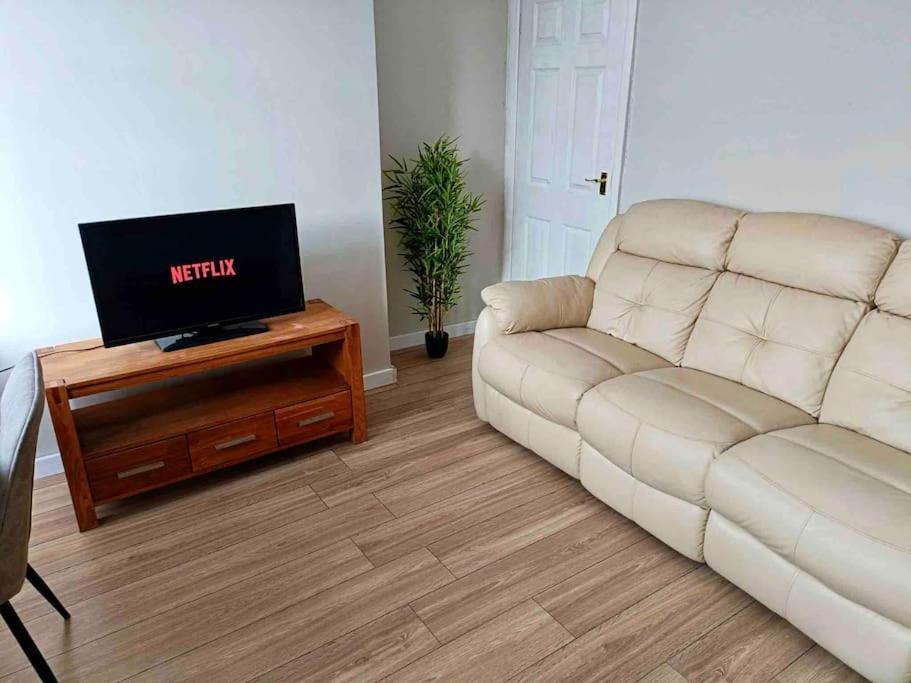 Rosa House Villa Дарлингтън Екстериор снимка